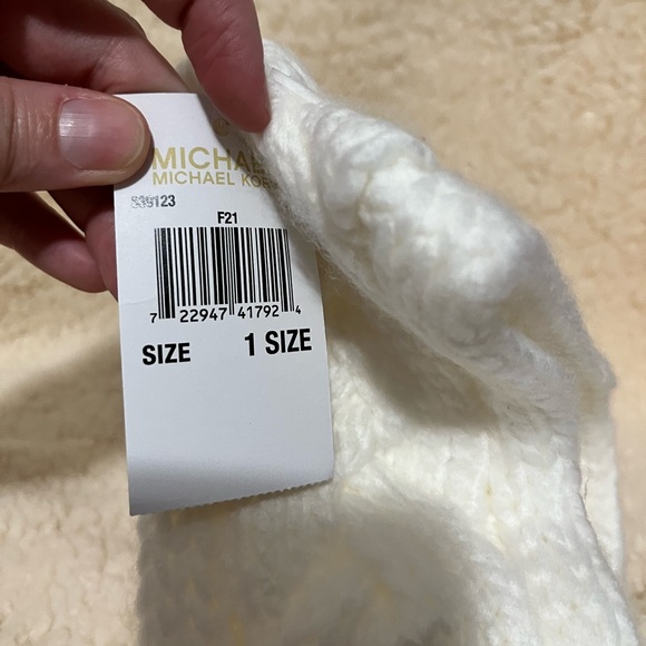MICHAEL Michael Kors White Knit Hat - Picture 3 of 7